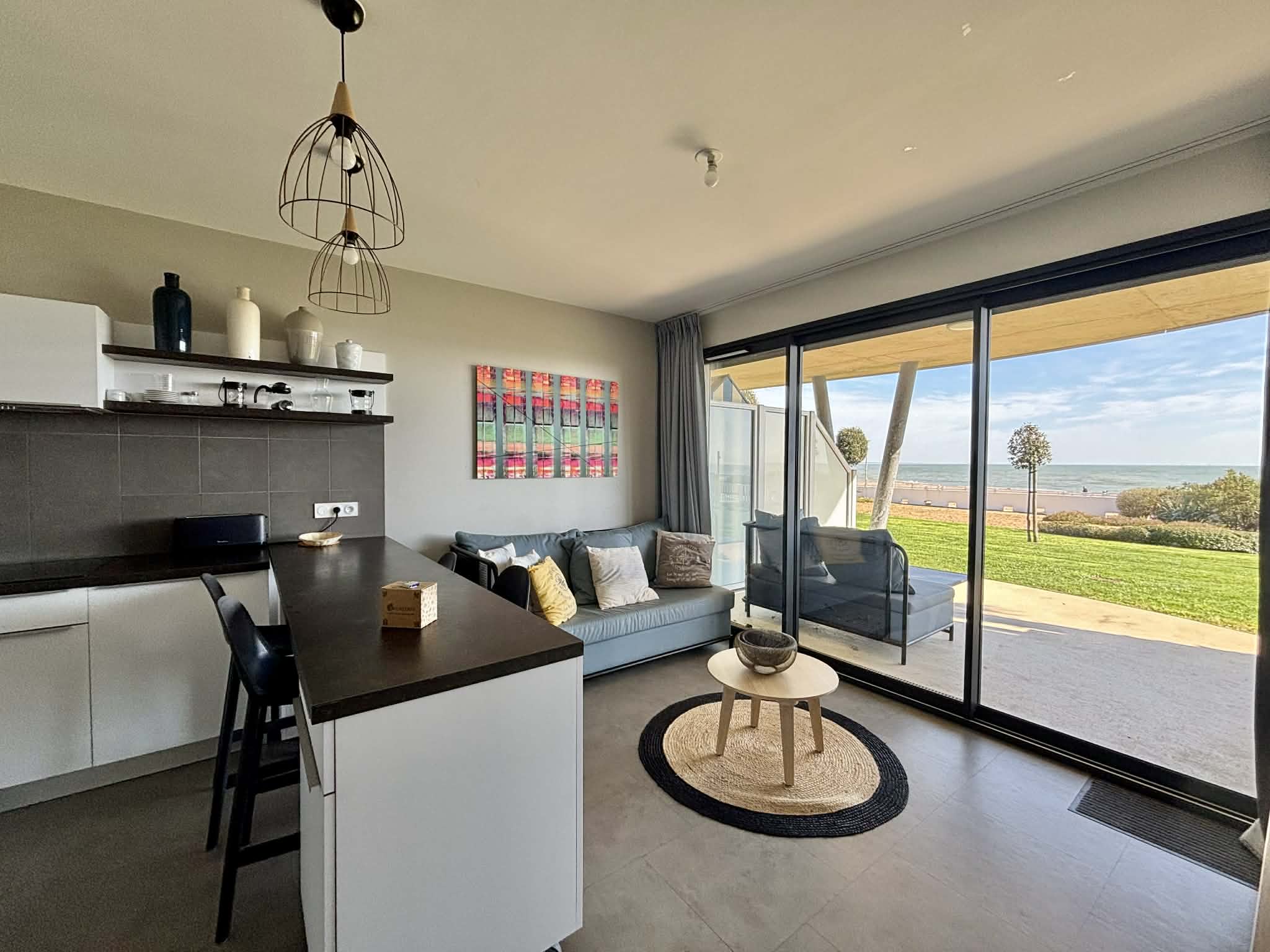 Appartement vue mer pour 2 à 6 pers, en rez-de-jardin, 2 chambres, accès direct plage